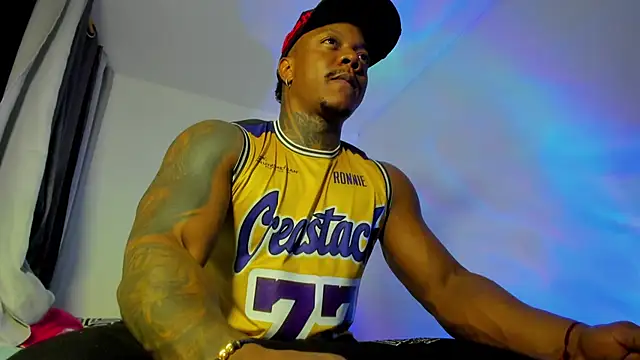 Snapshot of ronnie_7777 chatting on October 24, 2025, 4:33 am ronnie 7777 online show from October 24, 2025, 4:33 am