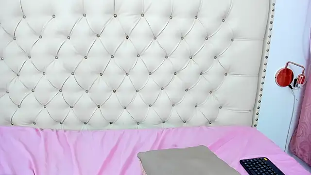 Kim Eli online show from February 1, 2025, 1:55 am