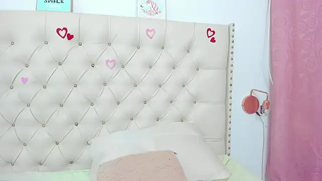 Kim Eli online show from March 7, 2025, 10:54 pm