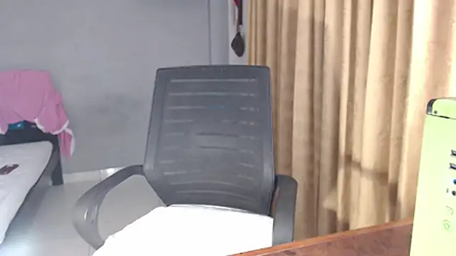 Snapshot of SusanLeroy chatting on November 28, 2025, 9:20 am SusanLeroy online show from November 28, 2025, 9:20 am