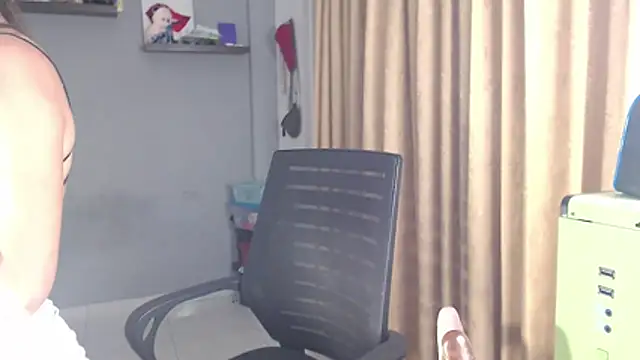 Snapshot of SusanLeroy chatting on November 25, 2025, 9:31 am SusanLeroy online show from November 25, 2025, 9:31 am