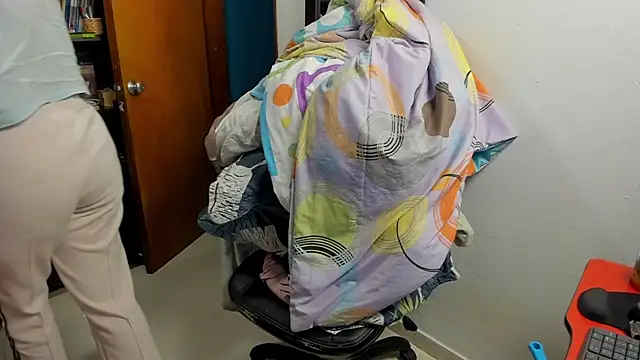 peanut tangerine online show from December 2, 2025, 11:28 pm