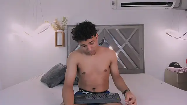 Snapshot of mia_and_masterboy chatting on October 2, 2025, 8:07 am mia and masterboy online show from October 2, 2025, 8:07 am