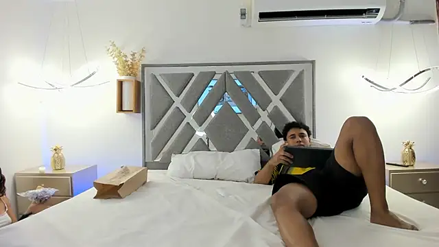 Snapshot of mia_and_masterboy chatting on December 17, 2024, 3:39 am mia and masterboy online show from December 17, 2024, 3:39 am