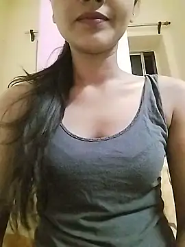 MISSQUEEN48 online show from May 14, 2026, 1:30 pm