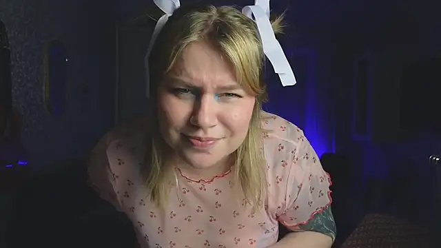 Snapshot of Kira_Citro chatting on September 10, 2025, 10:31 pm Kira Citro online show from September 10, 2025, 10:31 pm