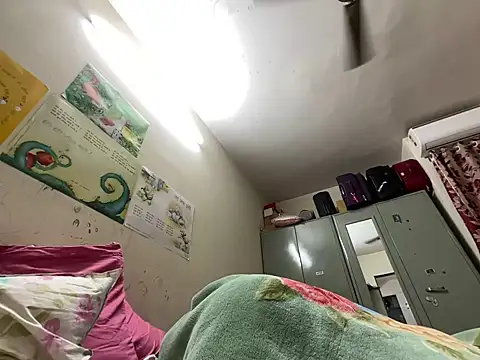 Snapshot of SammyChocolateIndian chatting on January 1, 2025, 12:32 am SammyChocolateIndian online show from January 1, 2025, 12:32 am