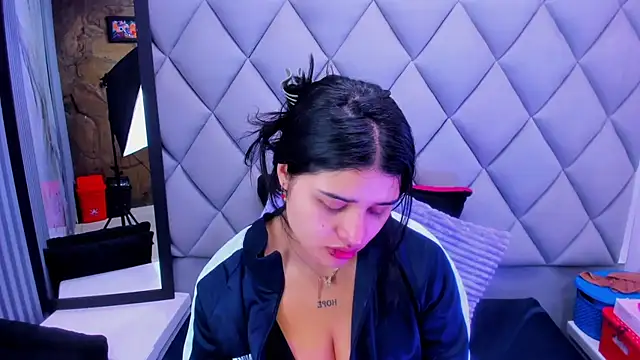 venusowen  online show from November 21, 2025, 12:26 pm