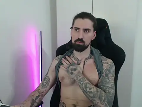 Snapshot of MateoHunk chatting on May 15, 2026, 1:09 pm MateoHunk online show from May 15, 2026, 1:09 pm