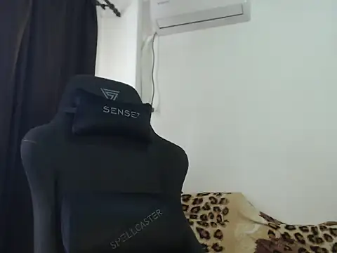 Snapshot of MateoHunk chatting on September 10, 2025, 8:35 am MateoHunk online show from September 10, 2025, 8:35 am