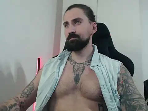 Snapshot of MateoHunk chatting on January 14, 2026, 6:33 pm MateoHunk online show from January 14, 2026, 6:33 pm