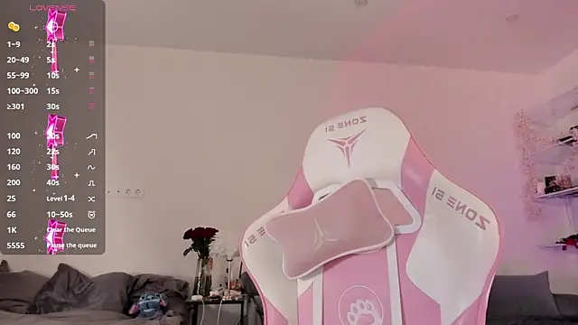 Snapshot of DarkMouseee chatting on October 24, 2025, 1:32 pm DarkMouseee online show from October 24, 2025, 1:32 pm