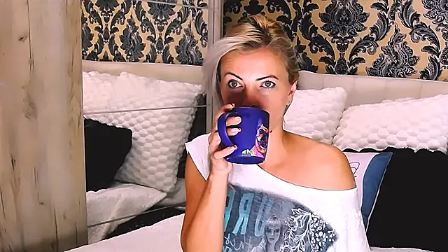 Aly girl1 online show from September 9, 2025, 6:23 am