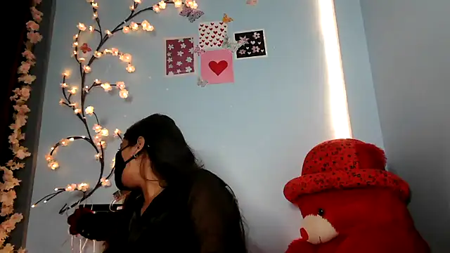 Reena Singh53 online show from November 30, 2025, 2:18 pm