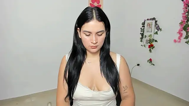 Snapshot of Emic_ chatting on December 2, 2025, 2:52 pm Emic online show from December 2, 2025, 2:52 pm