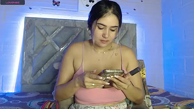 Snapshot of tami_vega chatting on May 4, 2026, 12:41 pm tami vega online show from May 4, 2026, 12:41 pm
