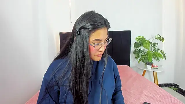 Snapshot of Little_Ivy chatting on November 28, 2025, 3:45 pm Little Ivy online show from November 28, 2025, 3:45 pm