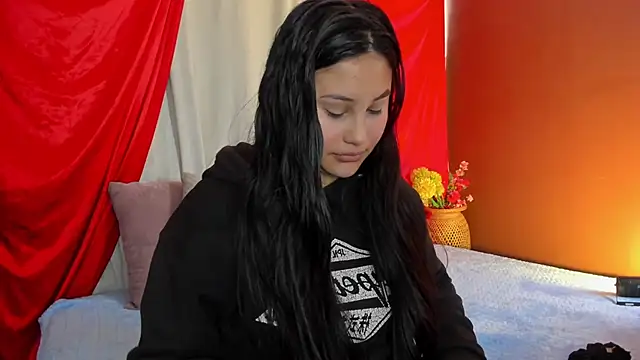 Snapshot of Little_Ivy chatting on November 6, 2025, 7:07 pm Little Ivy online show from November 6, 2025, 7:07 pm