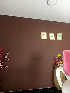 Snapshot of Little_Ivy chatting on November 25, 2025, 7:36 pm Little Ivy online show from November 25, 2025, 7:36 pm