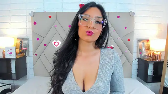 Isis Osman online show from February 26, 2025, 8:58 pm