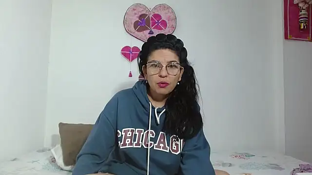 anybellucci43 online show from November 12, 2025, 4:05 am