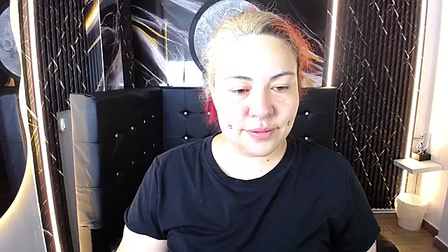 Snapshot of Bruja__Scarlata chatting on November 7, 2025, 9:47 am Bruja Scarlata online show from November 7, 2025, 9:47 am