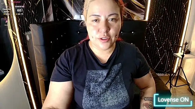 Snapshot of Bruja__Scarlata chatting on November 17, 2025, 10:08 am Bruja Scarlata online show from November 17, 2025, 10:08 am