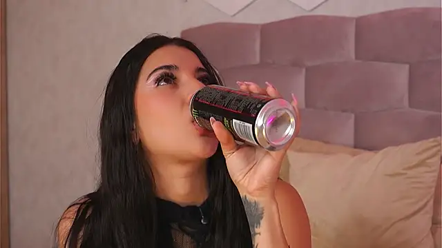 AnitaKariri online show from March 10, 2026, 8:40 am