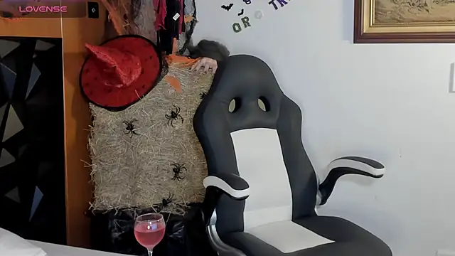 Wendy Marchall online show from October 28, 2025, 7:24 pm