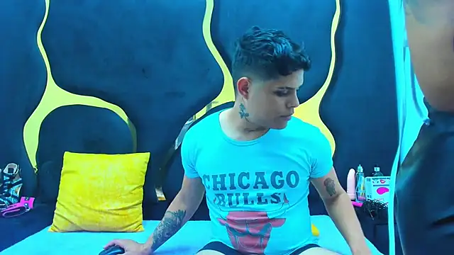 MelissaAndZeuss online show from March 12, 2025, 3:13 am