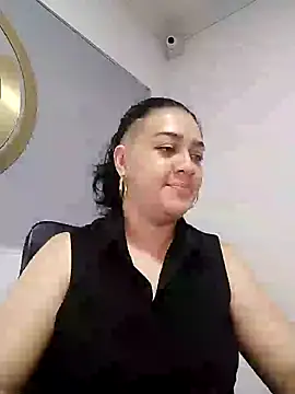 Snapshot of ely_toro_ chatting on December 24, 2024, 10:28 pm ely toro online show from December 24, 2024, 10:28 pm