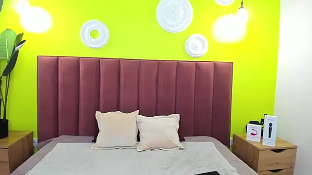 Linda Insatiable online show from March 14, 2026, 1:33 am