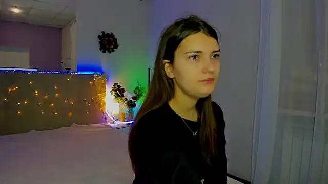 Snapshot of Laura_Leee chatting on December 17, 2025, 6:07 am Laura Leee online show from December 17, 2025, 6:07 am