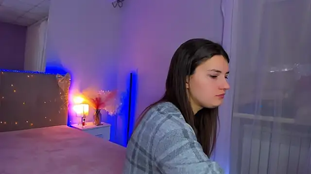 Laura Leee online show from March 10, 2026, 6:28 am