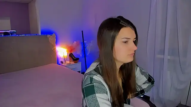 Snapshot of Laura_Leee chatting on February 11, 2026, 6:02 am Laura Leee online show from February 11, 2026, 6:02 am