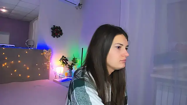 Snapshot of Laura_Leee chatting on December 23, 2025, 6:12 am Laura Leee online show from December 23, 2025, 6:12 am