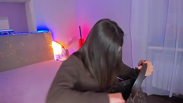 Snapshot of Laura_Leee chatting on February 2, 2026, 6:23 am Laura Leee online show from February 2, 2026, 6:23 am