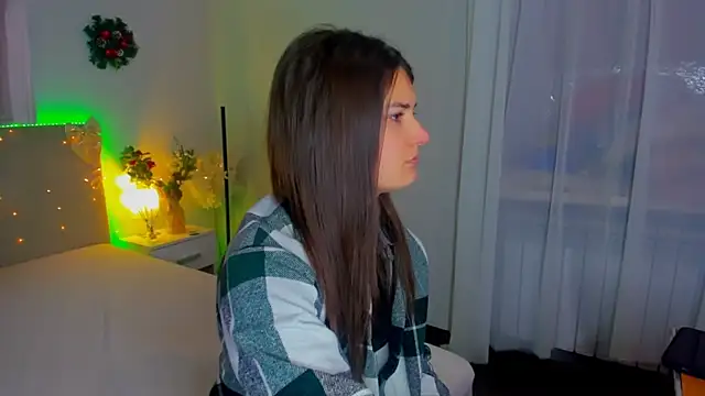 Snapshot of Laura_Leee chatting on January 13, 2026, 6:17 am Laura Leee online show from January 13, 2026, 6:17 am