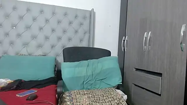 Bustyredx online show from November 11, 2025, 8:14 pm