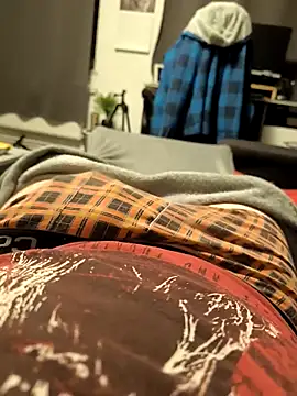 Snapshot of OdinWolf1990 chatting on March 22, 2025, 4:24 am OdinWolf1990 online show from March 22, 2025, 4:24 am