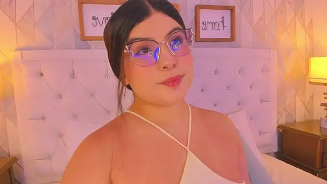 Snapshot of martina_rivera_ chatting on May 8, 2026, 11:47 am martina rivera online show from May 8, 2026, 11:47 am