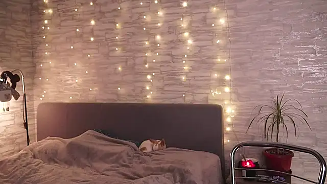    art online show from December 19, 2024, 7:07 pm