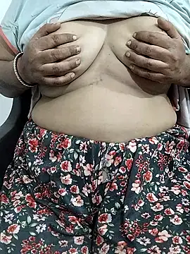 Snapshot of Urmila_bhabhii chatting on May 14, 2026, 5:10 pm Urmila bhabhii online show from May 14, 2026, 5:10 pm