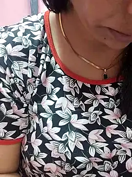 Snapshot of Urmila_bhabhii chatting on March 21, 2025, 2:28 am Urmila bhabhii online show from March 21, 2025, 2:28 am