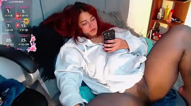 Snapshot of VictoriaMontero30000 chatting on March 23, 2025, 6:37 am VictoriaMontero30000 online show from March 23, 2025, 6:37 am