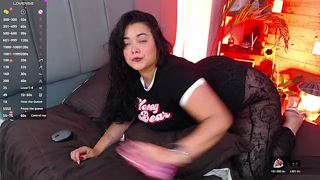 Snapshot of VictoriaMontero30000 chatting on November 8, 2025, 1:53 am VictoriaMontero30000 online show from November 8, 2025, 1:53 am