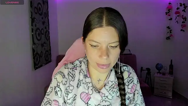 Snapshot of Susana_garcia_ chatting on March 15, 2025, 4:35 am Susana garcia  online show from March 15, 2025, 4:35 am