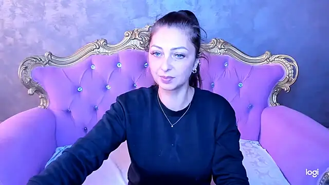 DivinSandra online show from October 20, 2025, 8:04 am