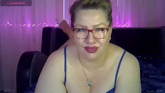 Snapshot of AngelinaGlam chatting on July 13, 2026, 4:28 pm AngelinaGlam online show from July 13, 2026, 4:28 pm