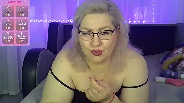 Snapshot of AngelinaGlam chatting on December 1, 2025, 11:33 am AngelinaGlam online show from December 1, 2025, 11:33 am